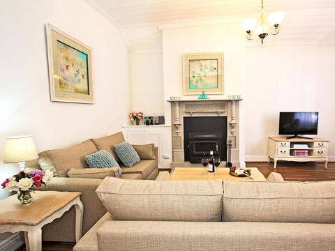 Queen's Cottage Barossa Valley - Phillip Island Accommodation 6