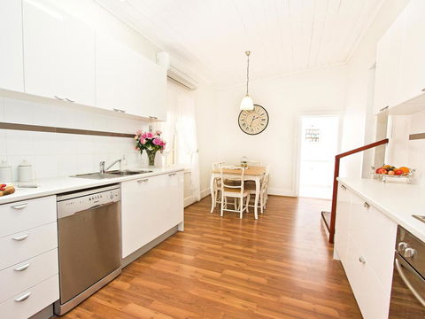Queen's Cottage Barossa Valley - Phillip Island Accommodation 4