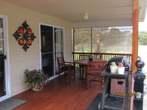 Lazy Days Cottage - Victor Harbor - Phillip Island Accommodation 27
