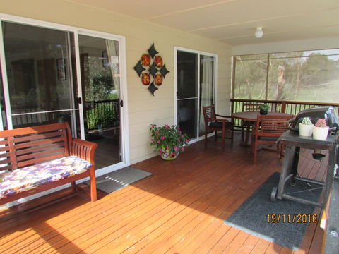 Lazy Days Cottage - Victor Harbor - Phillip Island Accommodation 13