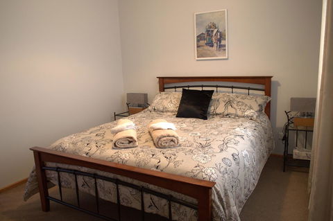 Lazy Days Cottage - Victor Harbor - Phillip Island Accommodation 3