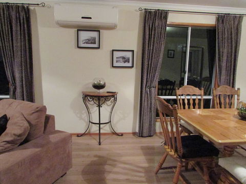 Lazy Days Cottage - Victor Harbor - Phillip Island Accommodation 15