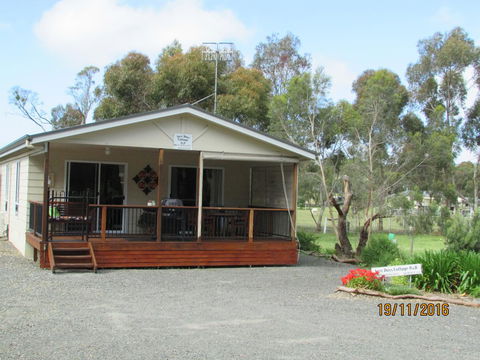Lazy Days Cottage - Victor Harbor - Phillip Island Accommodation 12