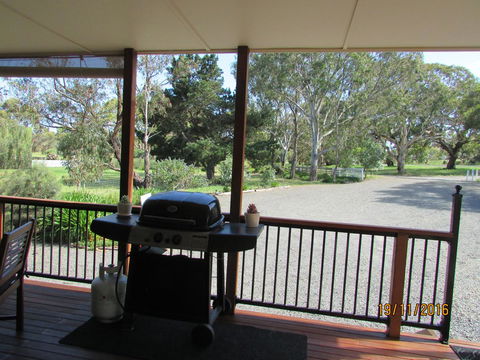 Lazy Days Cottage - Victor Harbor - Phillip Island Accommodation 8