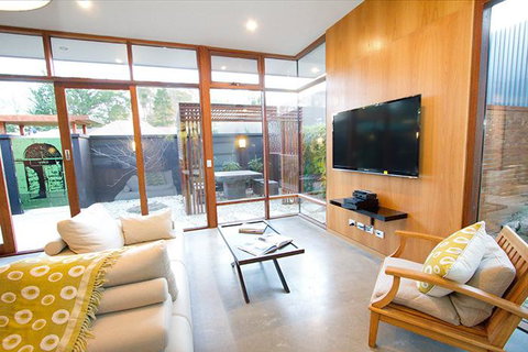 Sticky Rice Villas - Phillip Island Accommodation 24
