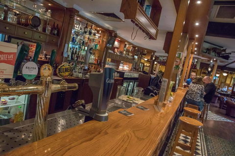 Mick O\'Sheas - Phillip Island Accommodation 11