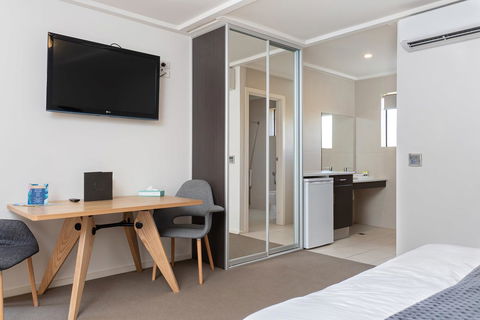 Mick O\'Sheas - Phillip Island Accommodation 1