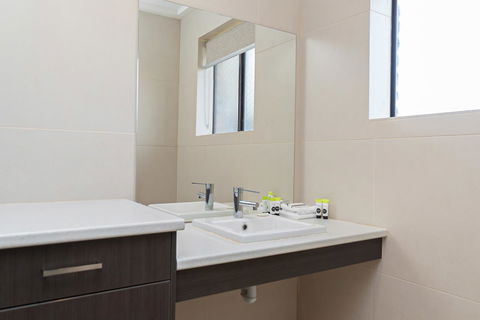 Mick O\'Sheas - Phillip Island Accommodation 2