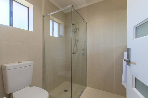 Mick O\'Sheas - Phillip Island Accommodation 24