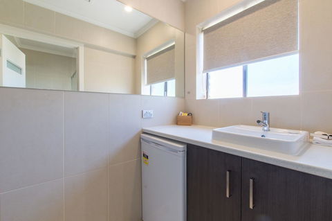 Mick O\'Sheas - Phillip Island Accommodation 26