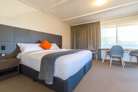 Mick O\'Sheas - Phillip Island Accommodation 0