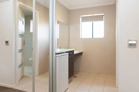 Mick O\'Sheas - Phillip Island Accommodation 3