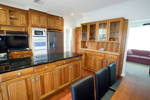 The Commodore - Phillip Island Accommodation 21