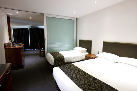 The Commodore - Phillip Island Accommodation 9