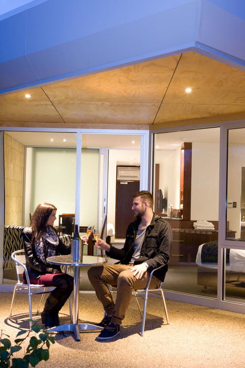 The Commodore - Phillip Island Accommodation 8