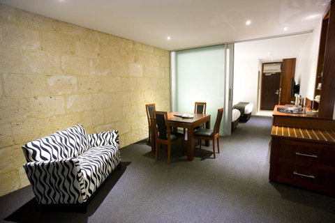 The Commodore - Phillip Island Accommodation 12