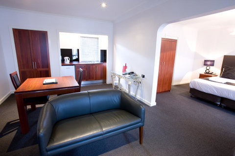 The Commodore - Phillip Island Accommodation 32