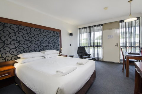 The Commodore - Phillip Island Accommodation 41