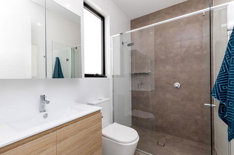 Brand New Affordable Luxury 3 Bedroom 3 Bathrooms House Close To Adelaide City, Chinatown, Beach, Adelaide Airport - Phillip Island Accommodation 10