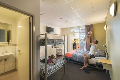 YHA Adelaide Central - Phillip Island Accommodation 37