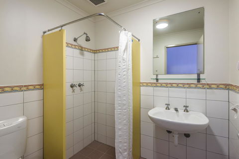YHA Adelaide Central - Phillip Island Accommodation 40