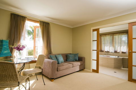 SummerHills Retreat Byron Bay - Phillip Island Accommodation 13