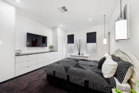 BENGALEE EXECUTIVE TOWNHOUSE- MODERN & STYLISH - Phillip Island Accommodation 11