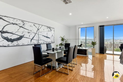 BENGALEE EXECUTIVE TOWNHOUSE- MODERN & STYLISH - Phillip Island Accommodation 13