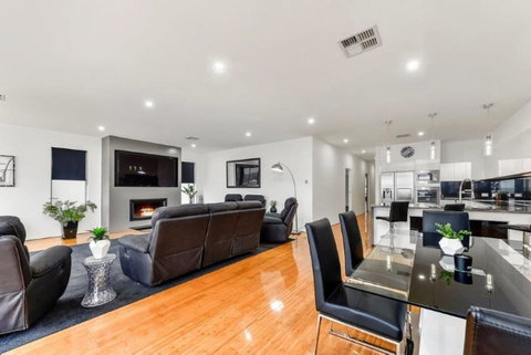 BENGALEE EXECUTIVE TOWNHOUSE- MODERN & STYLISH - Phillip Island Accommodation 3