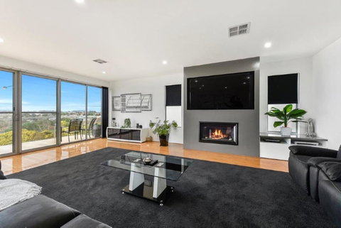 BENGALEE EXECUTIVE TOWNHOUSE- MODERN & STYLISH - Phillip Island Accommodation 5