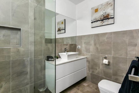 BENGALEE EXECUTIVE TOWNHOUSE- MODERN & STYLISH - Phillip Island Accommodation 14