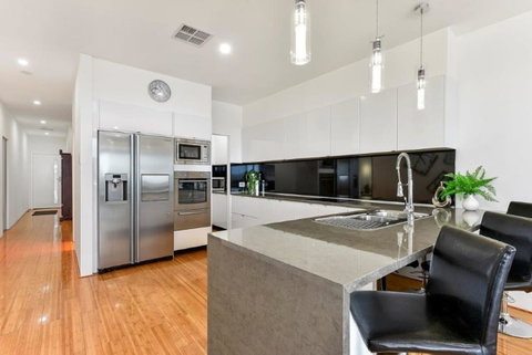 BENGALEE EXECUTIVE TOWNHOUSE- MODERN & STYLISH - Phillip Island Accommodation 4