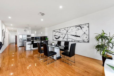 BENGALEE EXECUTIVE TOWNHOUSE- MODERN & STYLISH - Phillip Island Accommodation 12