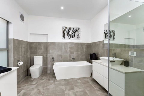 BENGALEE EXECUTIVE TOWNHOUSE- MODERN & STYLISH - Phillip Island Accommodation 8