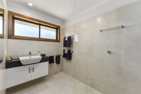 City Four Apartment - Phillip Island Accommodation 4