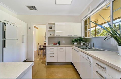 Stunning House With Beautiful Entertainment Area!! - Phillip Island Accommodation 10