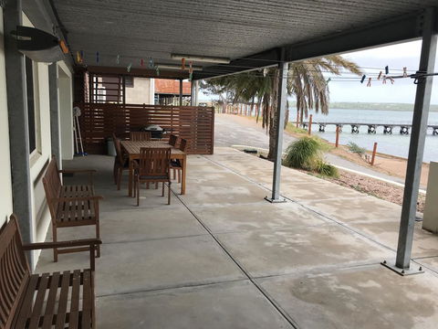 Beachside & Jetty View Apartment 6 - Captain\'s Apt - Phillip Island Accommodation 37