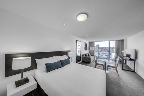 Adina Apartment Hotel Wollongong - Phillip Island Accommodation 9