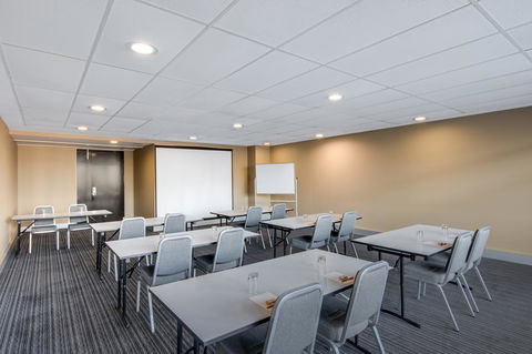 Adina Apartment Hotel Wollongong - Phillip Island Accommodation 36