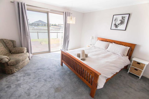 Waterfront On Jefferson, At Wellington Marina, SA - Phillip Island Accommodation 9
