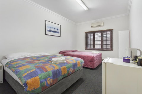 The Emperors Crown Hostel - Phillip Island Accommodation 16