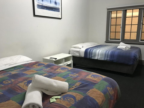 The Emperors Crown Hostel - Phillip Island Accommodation 8