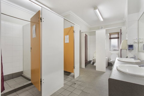 The Emperors Crown Hostel - Phillip Island Accommodation 25