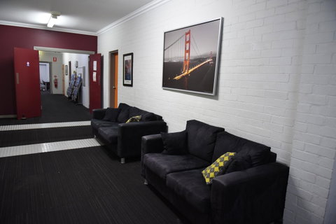 The Emperors Crown Hostel - Phillip Island Accommodation 9