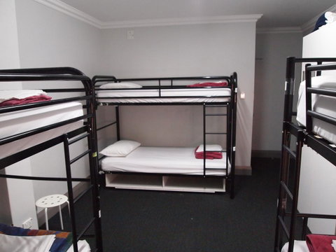 The Emperors Crown Hostel - Phillip Island Accommodation 11