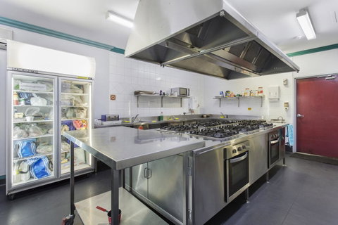The Emperors Crown Hostel - Phillip Island Accommodation 18