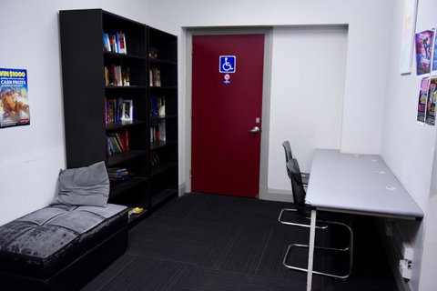 The Emperors Crown Hostel - Phillip Island Accommodation 5