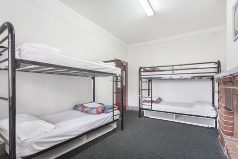 The Emperors Crown Hostel - Phillip Island Accommodation 7