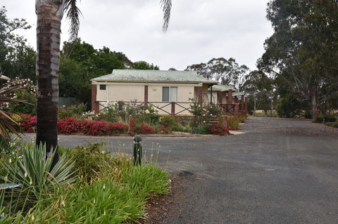 Mount Barker Valley Views Motel & Chalets, Western Australia - Phillip Island Accommodation 32