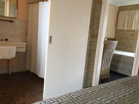 Mount Barker Valley Views Motel & Chalets, Western Australia - Phillip Island Accommodation 6